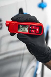 Measuring thickness of the car paint coating with paint thickness gauge